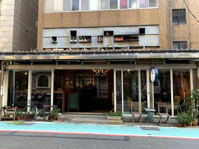 515 cafe & books