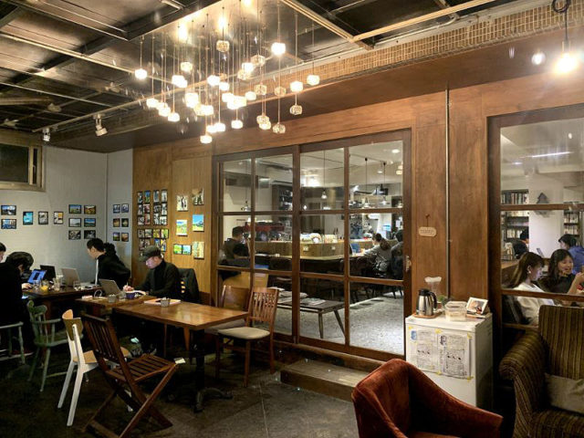 515 cafe & books