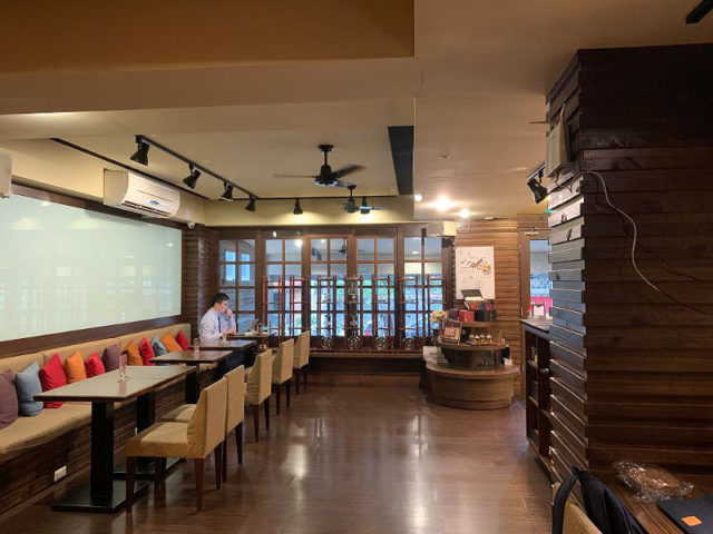 Daan Zhanlu Coffee Shop 湛盧咖啡大安館 店内