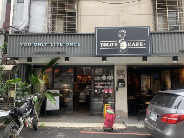 YOLO'S CAFE 外観